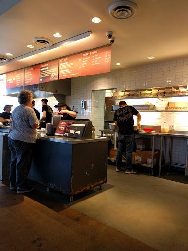 Mexican Restaurant «Chipotle Mexican Grill», reviews and photos, 251 Lee Hwy, Warrenton, VA 20186, USA