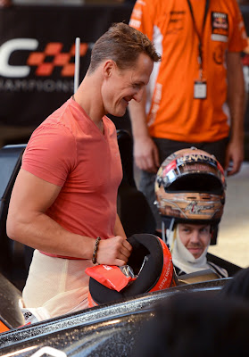 Михаэль Шумахер и Себастьян Феттель готовятся к заездам на Гонке чемпионов 2012