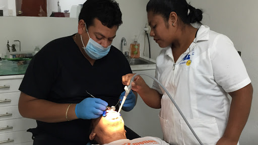 Covarrubiasdental Endodoncia & Ortodoncia, Calle #1-a, Centro, Ignacio Manuel Altamirano, 40880 Zihuatanejo, Gro., México, Dentista | GRO
