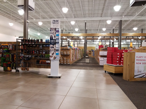 Shoe Store «DSW Designer Shoe Warehouse», reviews and photos, 12160 Blue Valley Pkwy, Overland Park, KS 66213, USA