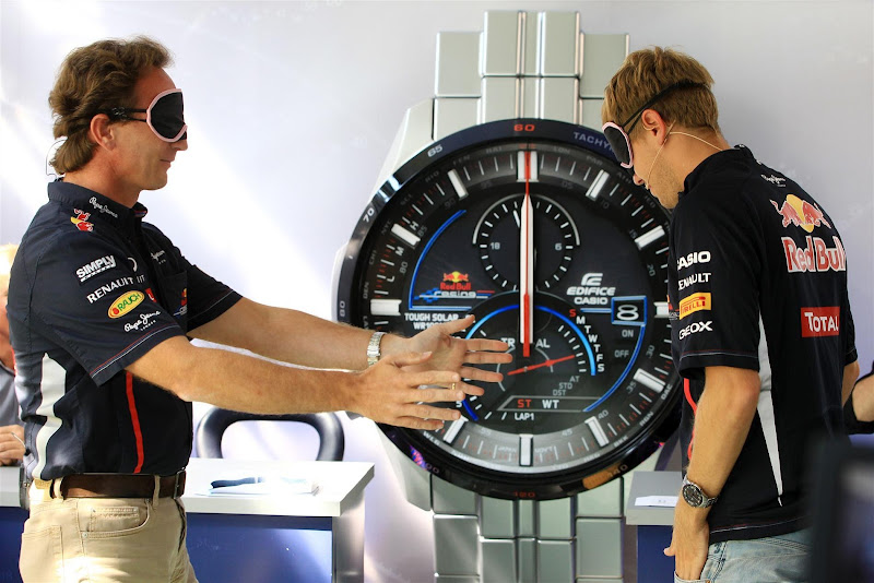 Кристиан Хорнер и Себастьян Феттель с закрытыми глазами на Гран-при Италии 2012