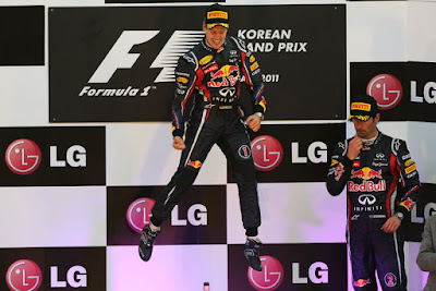 прыжок Себастьяна Феттелья и Марк Уэббер на подиуме Гран-при Кореи 2011
