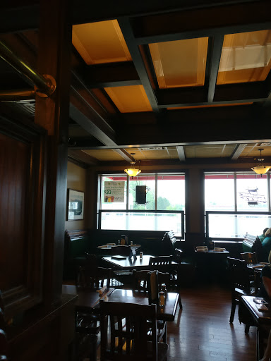 Restaurant «Mavis Winkles Irish Pub», reviews and photos, 8870 Darrow Rd F107, Twinsburg, OH 44087, USA