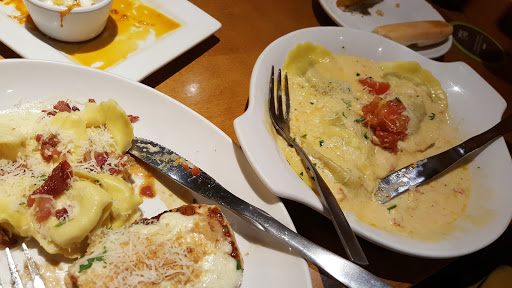 Italian Restaurant «Olive Garden», reviews and photos, 1280 W Pearce Blvd, Wentzville, MO 63385, USA