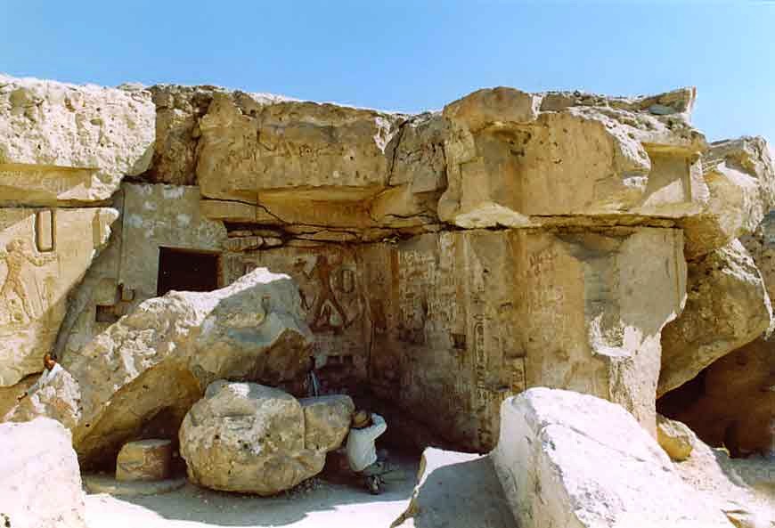Egyptian tomb falls victim to looters Egyptian tomb falls victim to looters