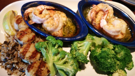 Seafood Restaurant «Red Lobster», reviews and photos, 2800 S Green Bay Rd, Mt Pleasant, WI 53406, USA