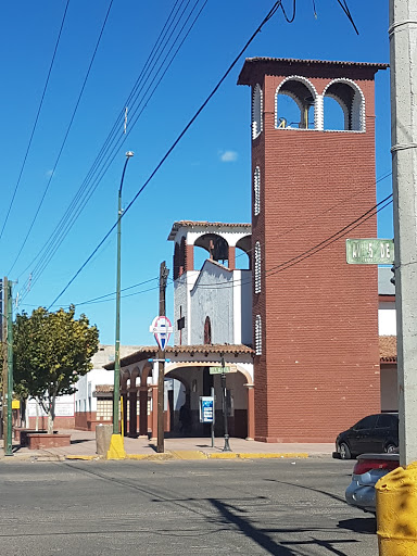 Catedral Medalla Milagrosa, Av Benito Juárez, Centro, 31700 Nuevo Casas Grandes, Chih., México, Institución religiosa | CHIH