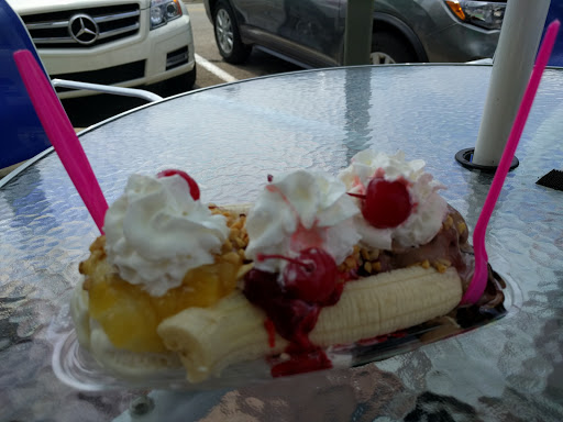Ice Cream Shop «Scoops Ice Cream & Deli», reviews and photos, 101 Broad St, Lake Geneva, WI 53147, USA
