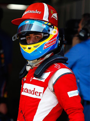 Фернандо Алонсо в кепке на Гран-при Великобритании 2011