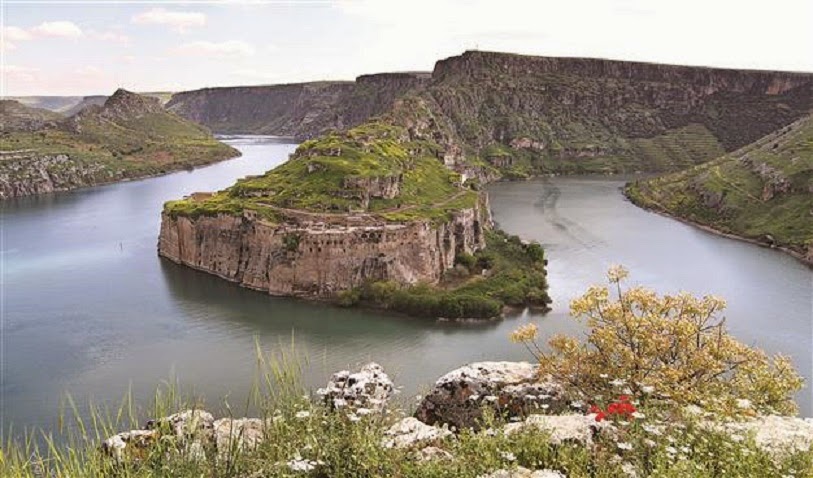 Historic castle in southeast Turkey to be restored Historic castle in southeast Turkey to be restored