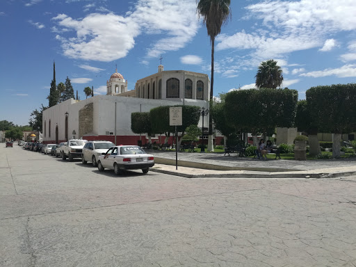 Plaza del Beso, 27980, Franciasco I. Madero 309, Zona Centro, Parras de la Fuente, Coah., México, Parque | COAH
