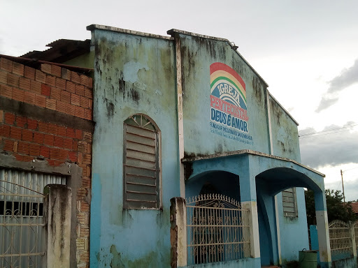 Igreja Deus É Amor, Av. Paraná, 15, Goianésia do Pará - PA, 68639-000, Brasil, Local_de_Culto, estado Pará