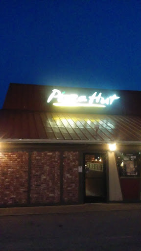 Pizza Restaurant «Pizza Hut», reviews and photos, 715 N Lincoln Blvd, Hodgenville, KY 42748, USA