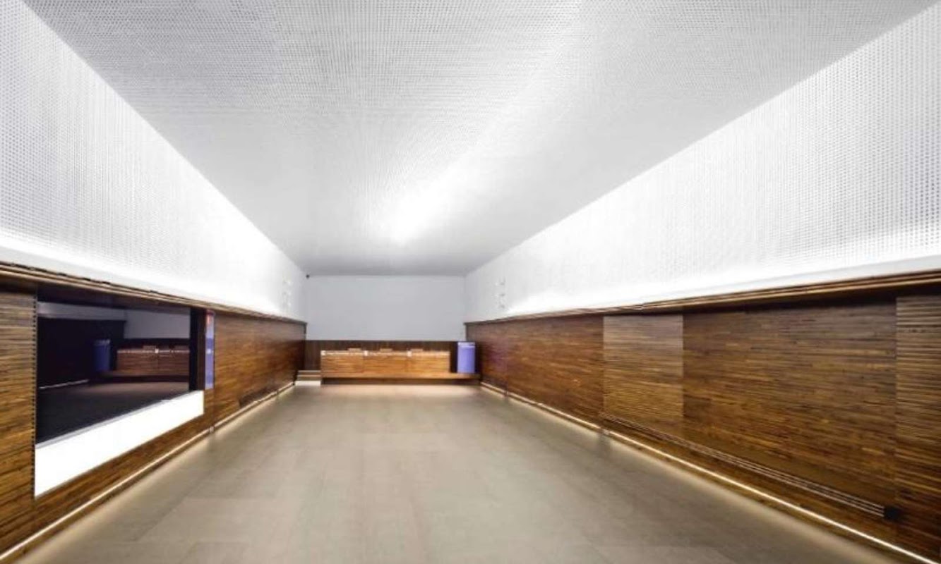 Catalan Institute of Economists by Roldán Berengué