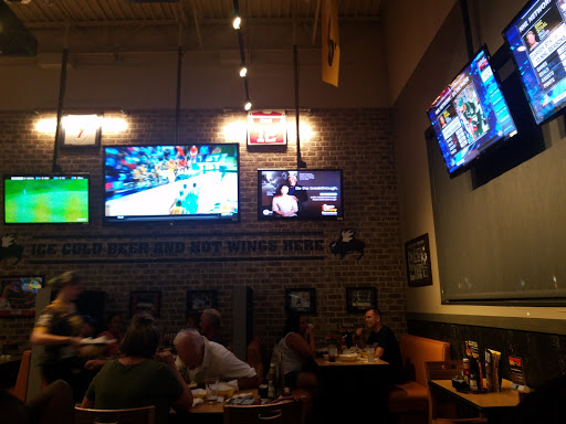 Chicken Wings Restaurant «Buffalo Wild Wings», reviews and photos, 480 Memorial Dr, Chicopee, MA 01020, USA
