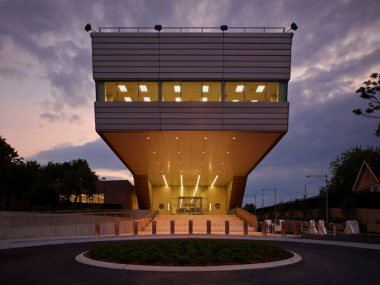 11121st-Police-Precinct-Station-House-by-Rafael-Vinoly-Architects
