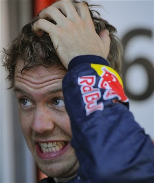 Себастьян Феттель чешет репу в пятницу на Гран-при Испании 2012
