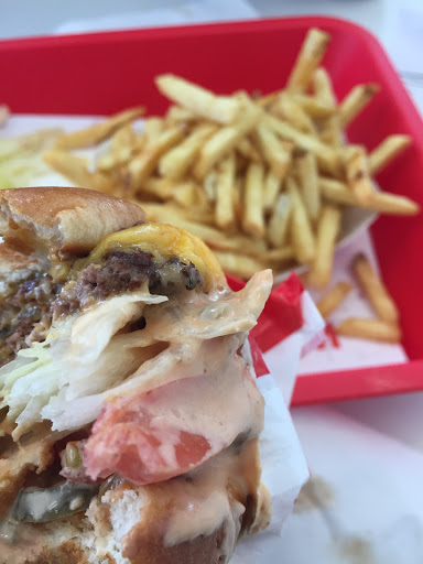 Hamburger Restaurant «In-N-Out Burger», reviews and photos, 575 W Clover Rd, Tracy, CA 95376, USA