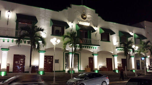 Hotel Playa Cristal, Av. Francisco I. Madero 73-A, Santa Rosa, 95870 Catemaco, Ver., México, Hotel en la playa | VER