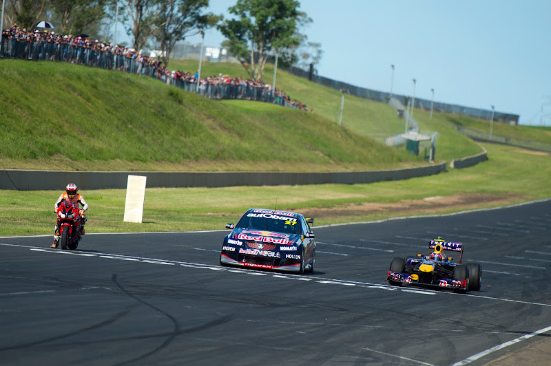 Superbike, V8 Supercars и Red Bull F1 на одной трассе на фестивале Top Gear в Сиднее 10 марта 2013