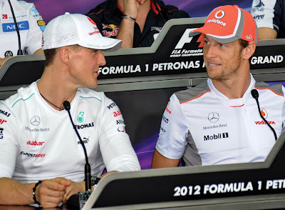 Михаэль Шумахер и Дженсон Баттон на пресс-конференции в четверг на Гран-при Малайзии 2012