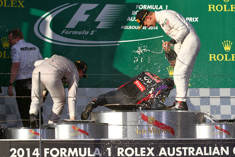 ricciardo_fall_podium_rosberg_magnussen_2_aus14.jpg