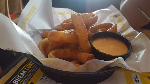 Chicken Wings Restaurant «Buffalo Wild Wings», reviews and photos, 808 Lake Harbour Dr, Ridgeland, MS 39157, USA