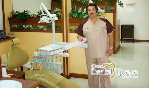 Clínica Dental Tijuana, Emiliano Zapata 8024, Zona Centro, 22000 Tijuana, B.C., México, Periodoncista de implantes dentales | BC