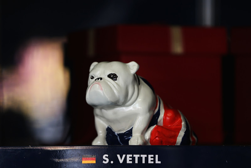 собачка Себастьяна Феттеля на Гран-при Китая 2013