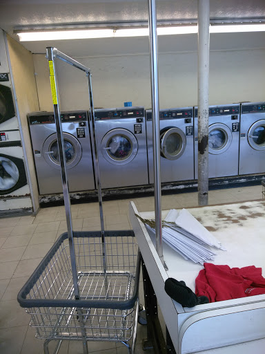 Laundromat «Flamingo Laundry Center Inc», reviews and photos, 4226 20th St, Vero Beach, FL 32960, USA