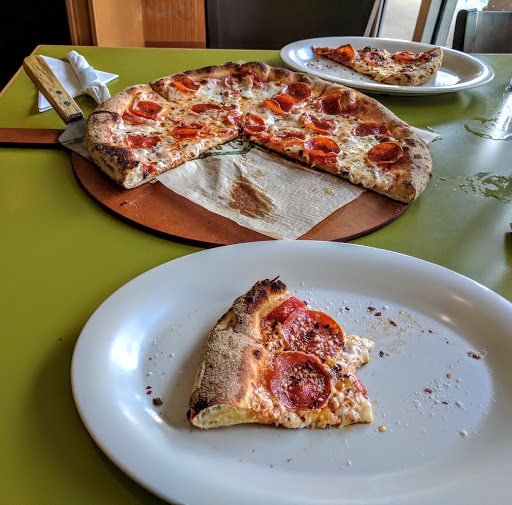 Pizza Restaurant «Flippers Pizzeria», reviews and photos, 5256 Red Bug Lake Rd, Winter Springs, FL 32708, USA