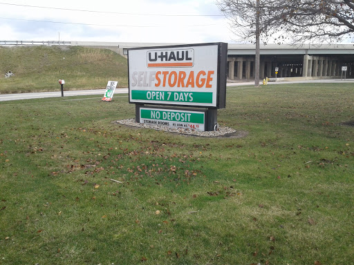 RV Storage Facility «U-Haul Moving & Storage at N Royalton», reviews and photos, 9903 Royalton Rd, North Royalton, OH 44133, USA