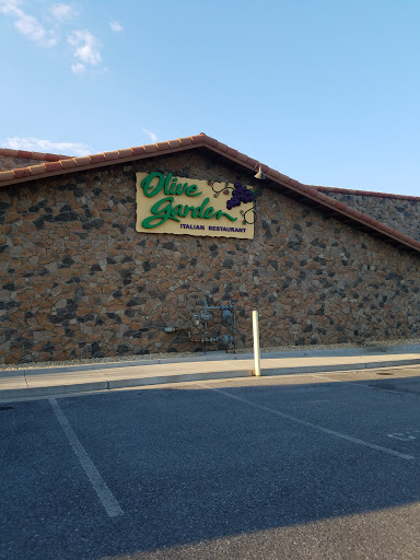 Italian Restaurant «Olive Garden», reviews and photos, 891 Foxcroft Ave, Martinsburg, WV 25401, USA