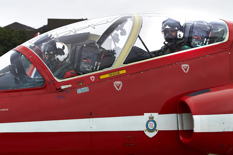 Льюис Хэмилтон в кокпите самолета Красных Стрелам Королевских ВВС Великобритании