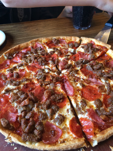 Pizza Restaurant «Pizza Hut», reviews and photos, 1405 Wright Ave, Alma, MI 48801, USA