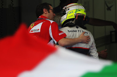 Стефано Доменикали поздравляет Серхио Переса со вторым местом на Гран-при Малайзии 2012