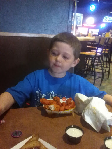 Chicken Wings Restaurant «Buffalo Wild Wings», reviews and photos, 175 Rivers Edge Dr, Milford, OH 45150, USA