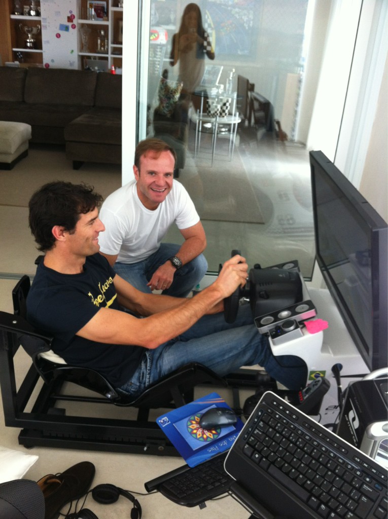 Марк Уэббер за рулем симулятора Рубенса Баррикелло перед Гран-при Бразилии 2011
