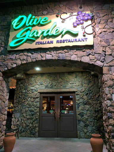 Italian Restaurant «Olive Garden», reviews and photos, 1379 S Park St, Carrollton, GA 30117, USA