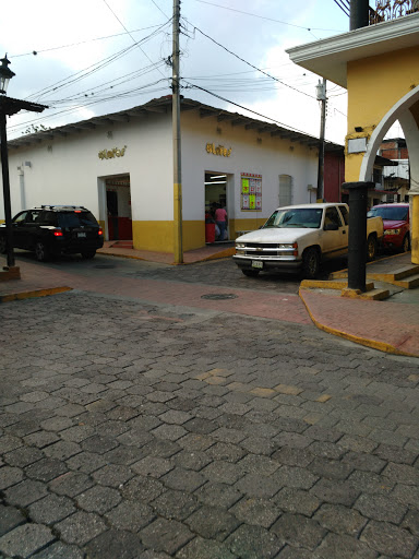 Tiendas Lores, Calle 1, Centro, 94930 Yanga, Ver., México, Tienda de ultramarinos | VER