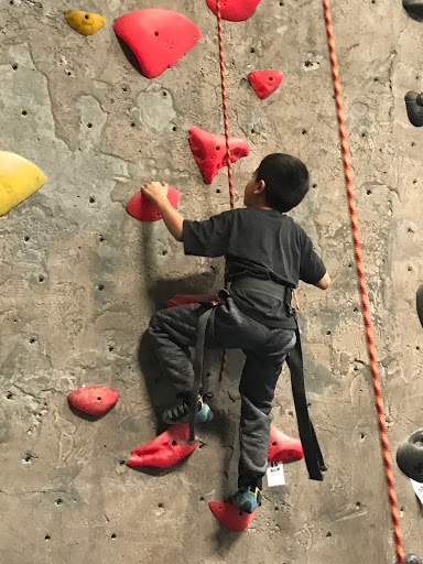 Rock Climbing Gym «Hangar 18 Indoor Climbing Gym - Riverside», reviews and photos, 6935 Arlington Ave, Riverside, CA 92503, USA