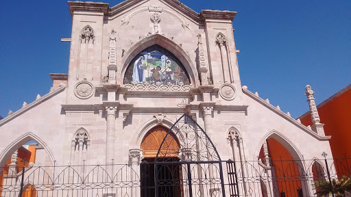 Templo De La Sagrada Familia, Calle Independencia 73A, Centro, 47000 San Juan de los Lagos, Jal., México, Iglesia católica | JAL
