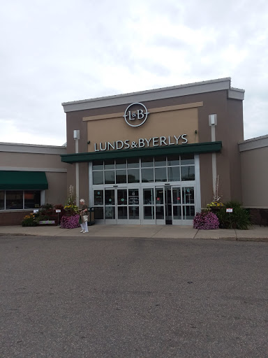 Grocery Store «Lunds & Byerlys Prior Lake», reviews and photos, 16731 E Hwy 13, Prior Lake, MN 55372, USA
