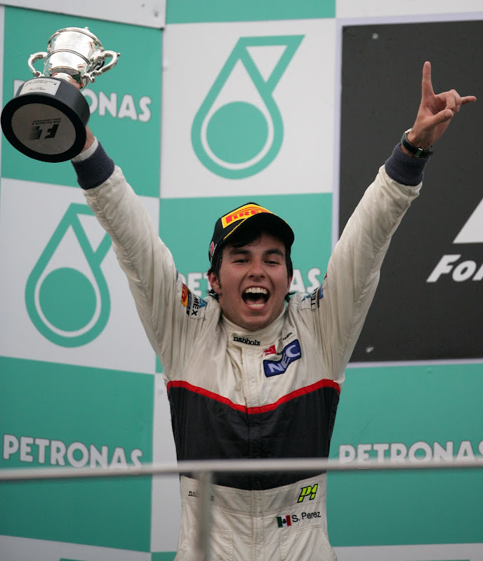 счастливый Серхио Перес на подиуме Гран-при Малайзии 2012