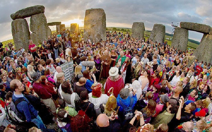 Call for Stonehenge access ban to prevent damage Call for Stonehenge access ban to prevent damage