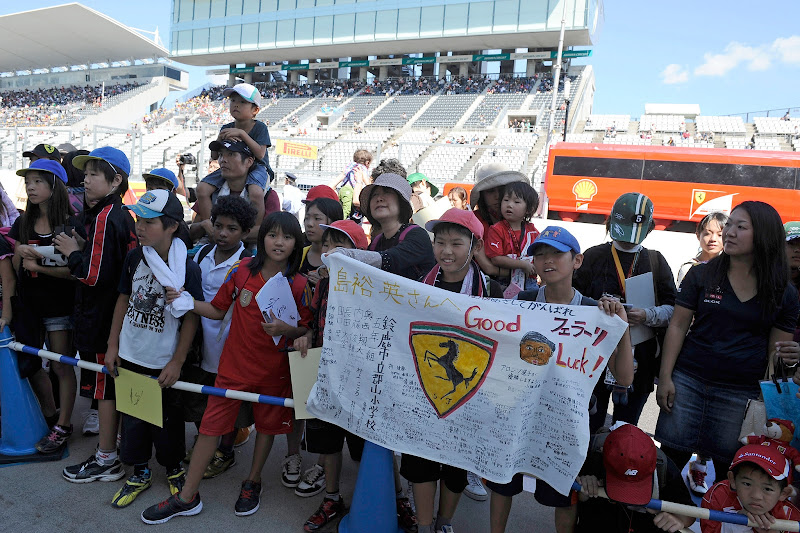 послания болельщиков Ferrari на Гран-при Японии 2012