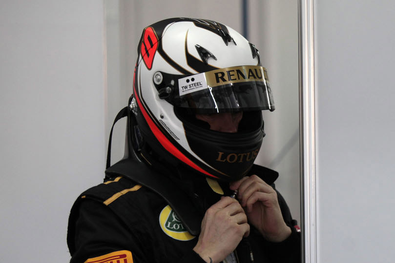 Кими Райкконен в новом шлеме на тестах в Валенсии 23 января 2012