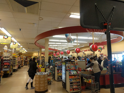 Grocery Store «Hannaford Supermarket», reviews and photos, 50 Cottage Rd, South Portland, ME 04106, USA