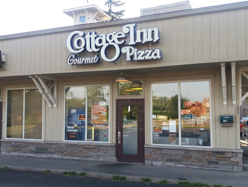 Pizza Restaurant «Cottage Inn Pizza - Fenton», reviews and photos, 227 W Silver Lake Rd, Fenton, MI 48430, USA