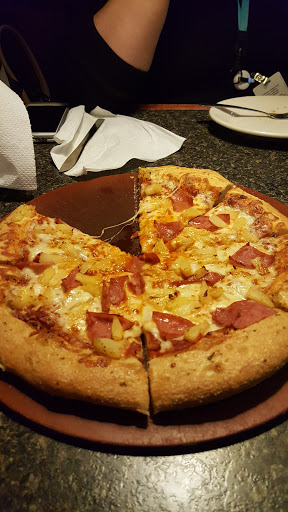 Pizza Restaurant «Pizza Hut», reviews and photos, 1428 W Galena Ave, Freeport, IL 61032, USA